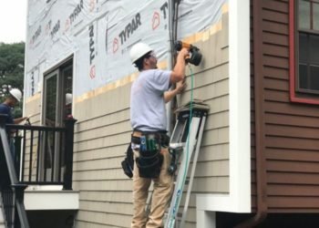 How to Choose the Right Waterfront Siding Company for Your Home?