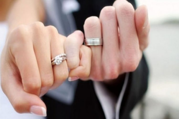 Know The Pros And Cons Of The Metals And Materials You Choose For Your Wedding Bands And Rings  