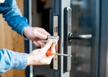 Who Is A Commercial Locksmith And What Do They Offer?