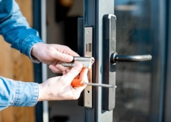 How do you realize that the locksmith you select is suitable for the job? 