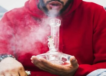 Beginners Guide: How To Use A Bong