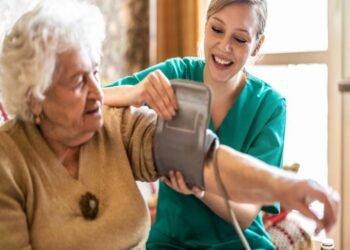 Caring for Your Parent: What to Look for When Hiring a Geriatric Nurse