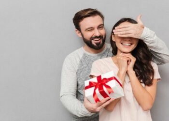 How to Surprise Your Girlfriend: 5 Great Tips
