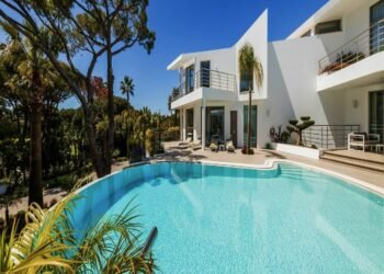 Vacation in Comfort and Style at Our Stunning Villa