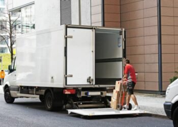 What Kinds Of Businesses Need Box Truck Insurance?