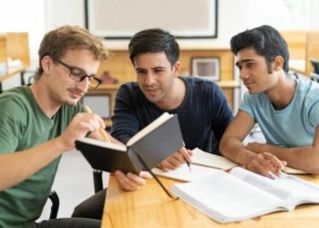 Dazzle the Skill of Creativity to Present Your Academic Assignments 