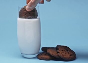 Boost Breast Milk Production with Delicious Lactation Cookies