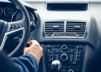 Navigating Car Rentals: Tips for Finding the Best Deals and Services