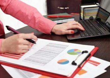 The Benefits and Challenges of Using a Payroll Management System