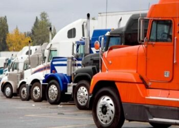 8 Tips for Choosing the Right Commercial Truck Insurance