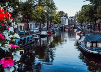 Experience the Best of Amsterdam: Must-See Attractions and Romantic Things to Do with Your Special Someone