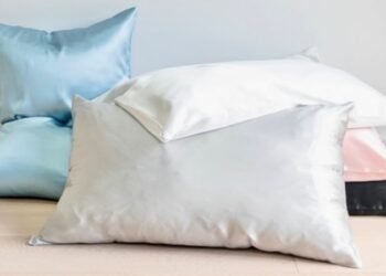 How to Choose the Right Silk Pillowcase | Best Tips