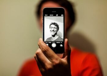 One Reason Why People Tend Not to Take Selfies