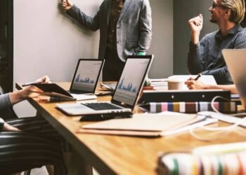 Top 6 Smart and Innovative Tools to Level Up Your Business Communication Strategy