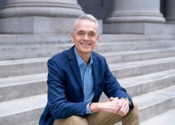 5 Things To Consider When Looking For A Corporate Headshot Photographer