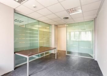 Customizing Partition Walls for Office to Reflect Company Culture