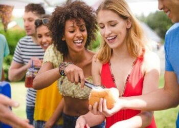 How to Plan a Fun Outing With Friends