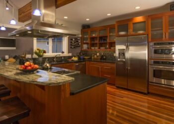 3 Tips for Styling Your Wood Kitchen Cabinets
