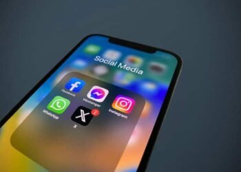 7 Phone Battery Life Hacks: Get More Juice Out of Your Device