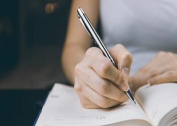 Copywriting Courses: 6 Tips to Master the Art of Persuasive Writing