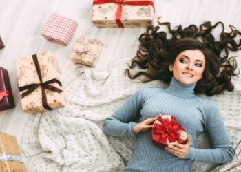 Gifts With Glamour: Fashionable Presents for Every Stylista on Your List