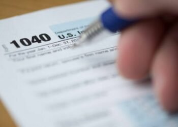 A Guide to Choosing the Right Tax Form Expert